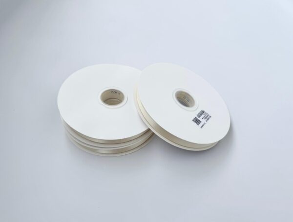 Panglică Double-face satin  16MM/91,4 METRI (Ivory 810)